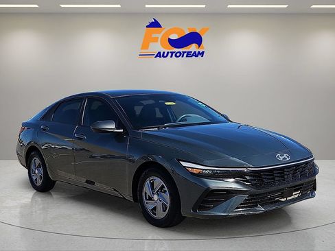 Used 2025 Hyundai Elantra SE FWD image 6