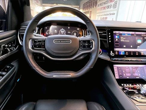 Used 2023 Jeep Grand Wagoneer Series II image 5
