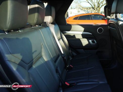 Used 2020 Land Rover Discovery Landmark image 39