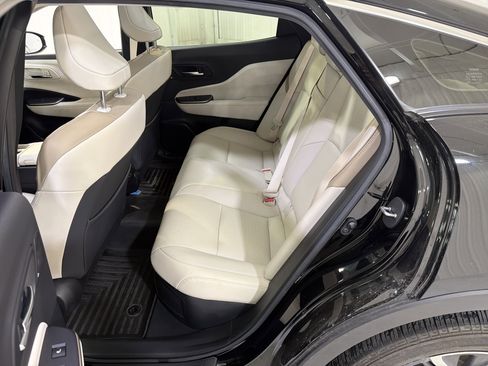 Used 2023 Toyota Crown Limited image 12