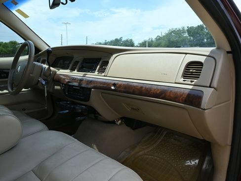 Used 2009 Mercury Grand Marquis LS RWD image 24