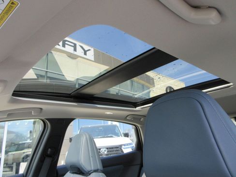 Used 2023 Nissan Ariya image 18