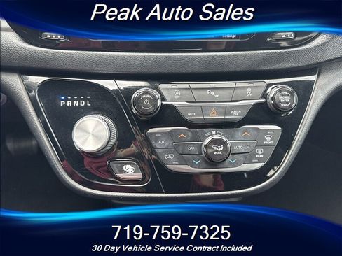 Used 2018 Chrysler Pacifica Touring-L w/ Premium Audio Group FWD image 24