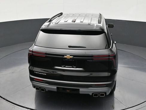 Used 2025 Chevrolet Traverse LT FWD image 15