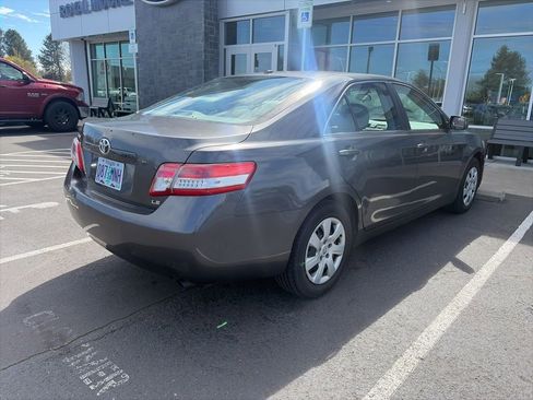 Used 2011 Toyota Camry LE image 5