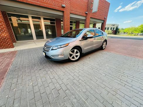 Used 2013 Chevrolet Volt Premium w/ Premium Trim Package FWD image 3