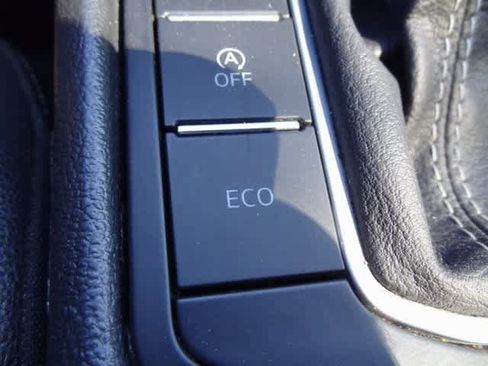 Used 2024 Volkswagen Jetta SE image 30