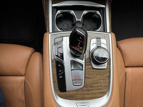 Used 2018 BMW 750i xDrive image 28