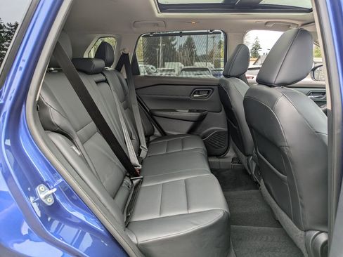 Used 2022 Nissan Rogue SV w/ SV Premium Package image 32