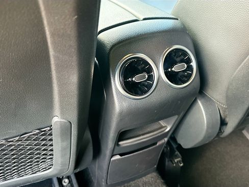 Used 2023 Mercedes-Benz GLA 250 4MATIC image 24