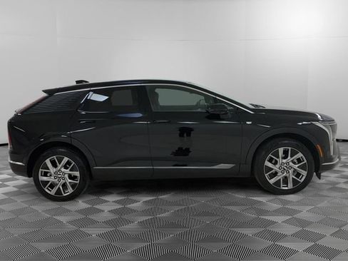 Certified 2025 Cadillac Optiq Luxury 2 w/ LPO, Floor Liner Package AWD/4WD image 6