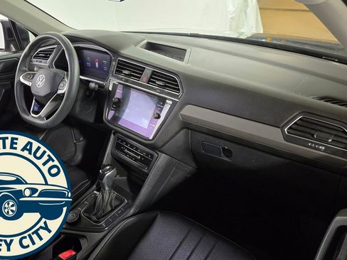 Used 2022 Volkswagen Tiguan SE w/ Panoramic Sunroof Package AWD/4WD image 33