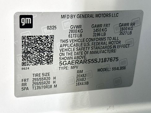 Used 2025 Buick Enclave Preferred FWD image 12