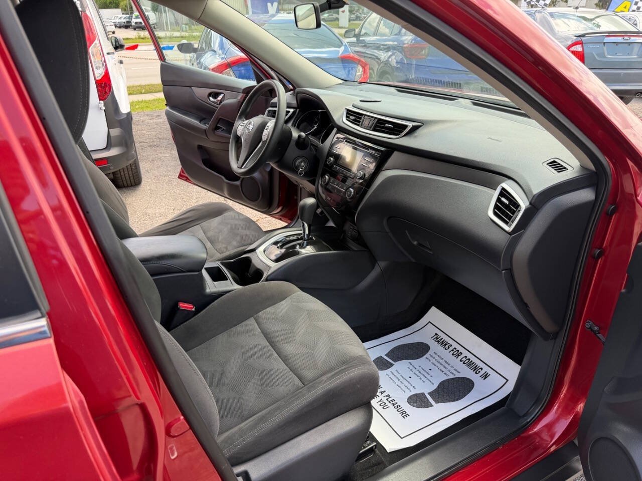Used 2016 Nissan Rogue S w/ Appearance Package FWD image 22