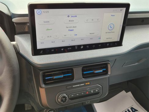 New 2025 Ford Maverick XLT w/ XLT Luxury Package image 17