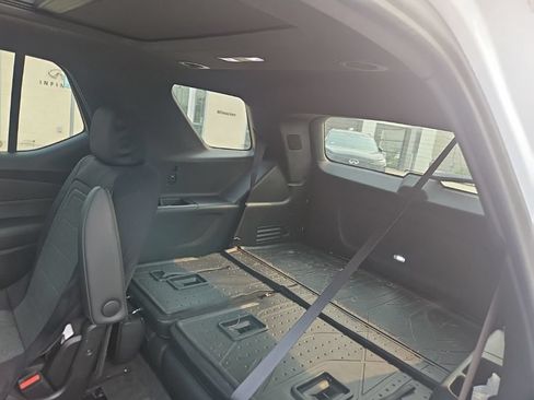 Used 2023 Chevrolet Traverse LT w/ LT Premium Package AWD/4WD image 15