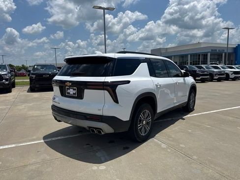 Used 2024 Chevrolet Traverse LT w/ LPO, Floor Liner Package AWD/4WD image 5