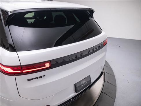 New 2026 Land Rover Range Rover Sport Dynamic SE image 34