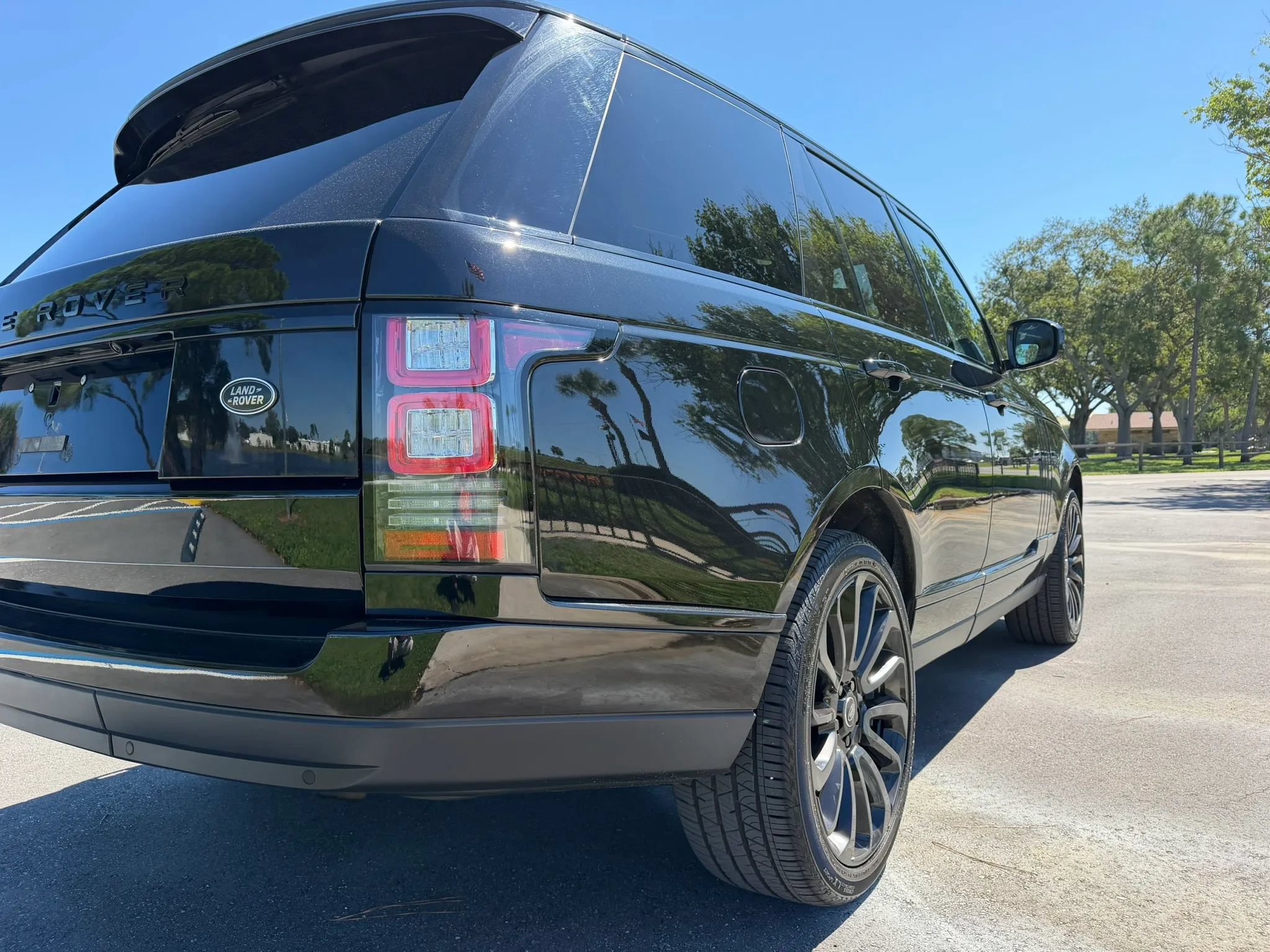 Used 2014 Land Rover Range Rover Supercharged AWD/4WD image 10