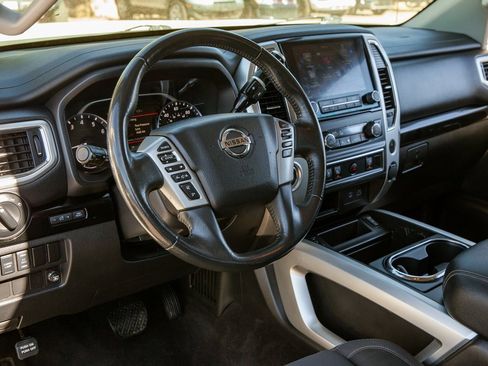 Used 2021 Nissan Titan SV w/ SV Convenience Package image 10