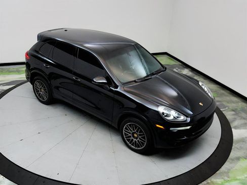 Used 2017 Porsche Cayenne Platinum Edition image 31