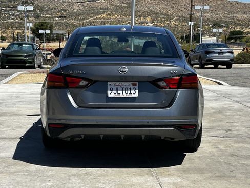 Used 2024 Nissan Altima 2.5 SV FWD image 6