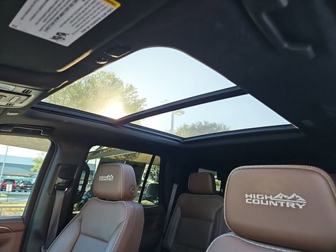 Used 2021 Chevrolet Tahoe High Country image 14