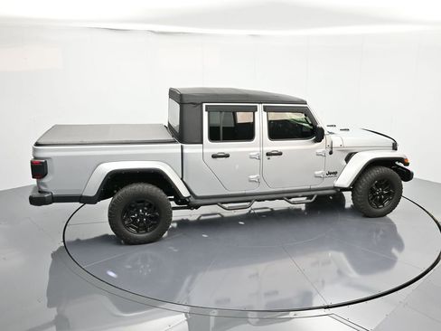 Certified 2022 Jeep Gladiator Willys image 31