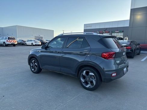 Used 2025 Hyundai Venue SEL image 4