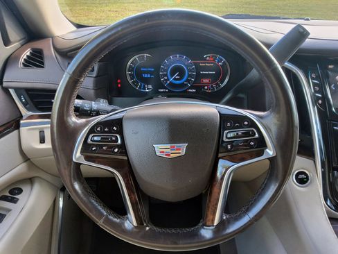 Used 2016 Cadillac Escalade Luxury AWD/4WD image 7