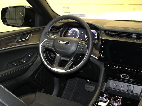 New 2026 Jeep Grand Cherokee Altitude AWD/4WD image 13
