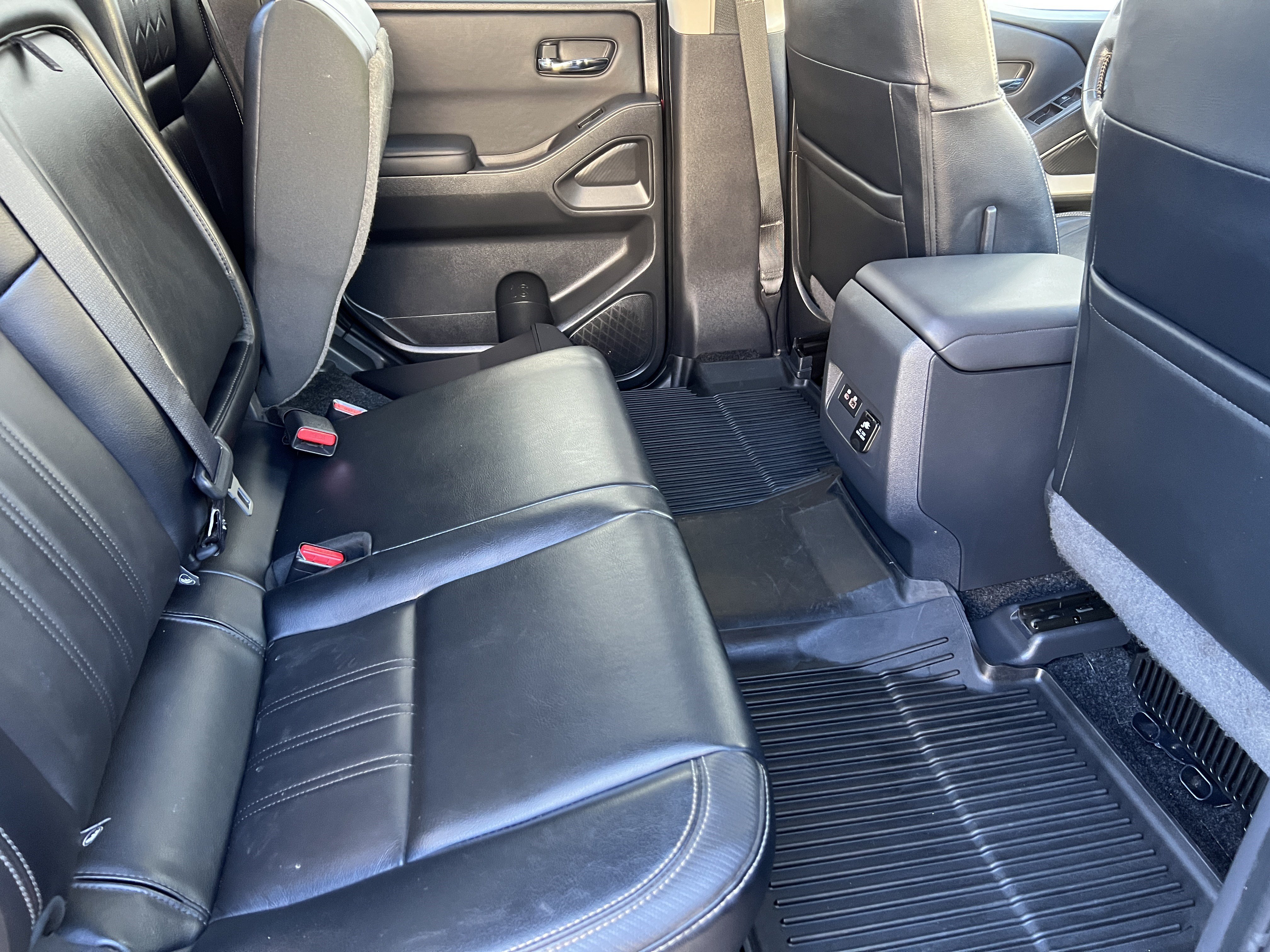 Used 2022 Nissan Frontier SV w/ SV Premium Package AWD/4WD image 17