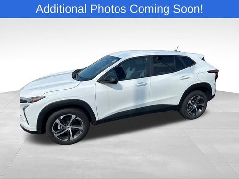Used 2024 Chevrolet Trax RS w/ Driver Confidence Package FWD image 4
