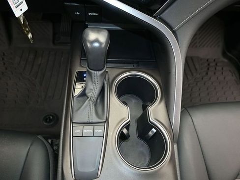 Used 2023 Toyota Camry SE image 10