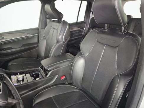 Used 2022 Jeep Grand Cherokee Overland w/ Luxury Tech Group IV AWD/4WD image 26