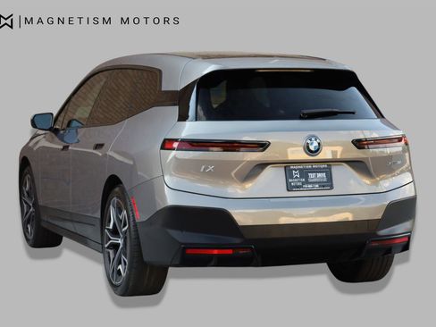 Used 2023 BMW iX xDrive50 w/ Ultimate Package 2 AWD/4WD image 9
