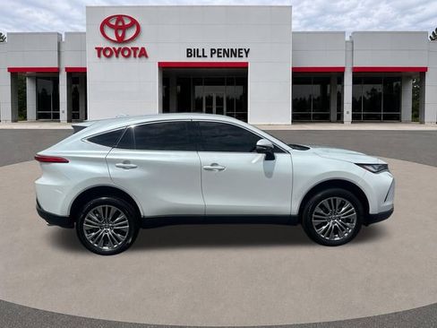 Used 2023 Toyota Venza XLE AWD/4WD image 8