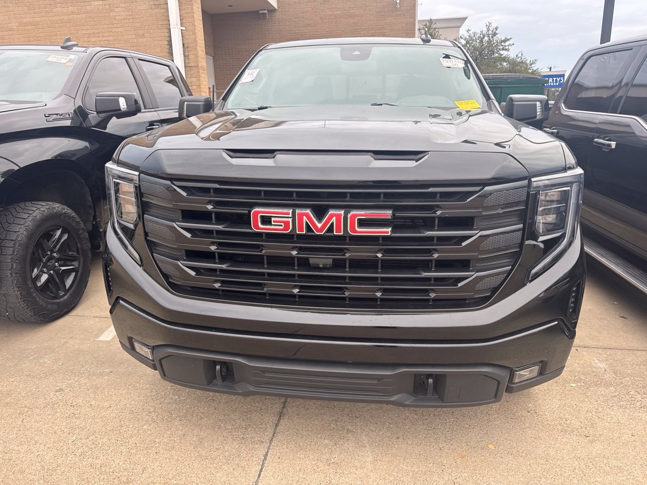 Used 2023 GMC Sierra 1500 Elevation w/ Preferred Package RWD image 2