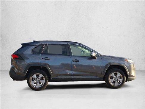 Used 2022 Toyota RAV4 XLE w/ Convenience Package FWD image 4