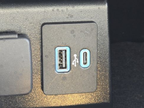 Used 2023 Ford Explorer ST-Line w/ Class IV Trailer Tow Package image 8