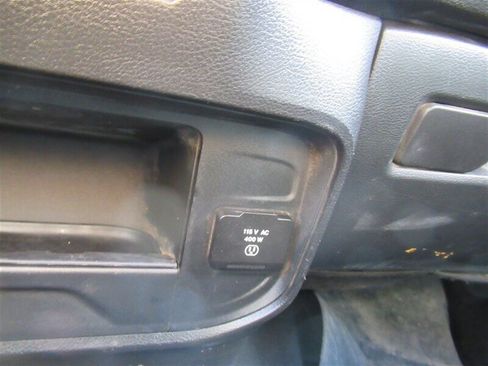 Used 2022 RAM 3500 Tradesman w/ Chrome Appearance Group RWD image 33