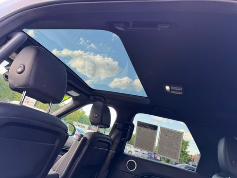 Used 2019 Land Rover Discovery SE AWD/4WD image 17