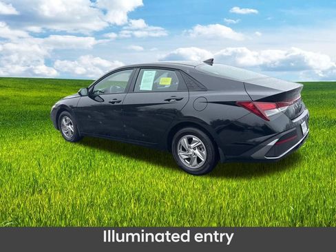 Certified 2026 Hyundai Elantra SE image 9