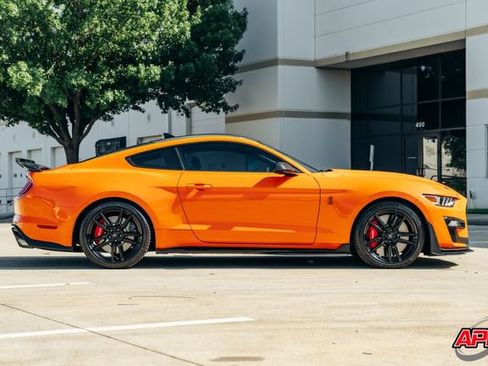 Used 2020 Ford Mustang Shelby GT500 w/ Technology Package RWD image 12