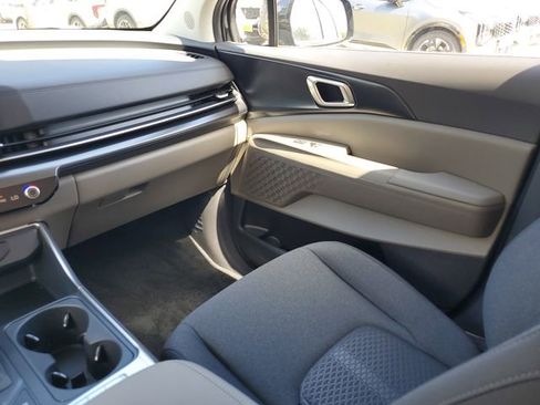 New 2026 Kia Carnival LX image 8