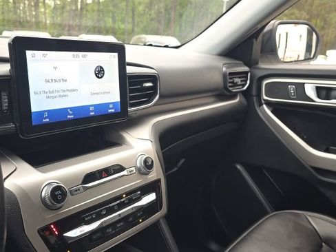 Used 2022 Ford Explorer XLT w/ Equipment Group 202A image 27