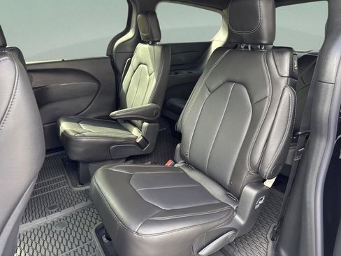 New 2026 Chrysler Pacifica Select w/ S Appearance Package image 10