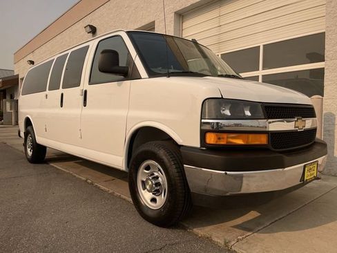 Used 2024 Chevrolet Express 3500 LT w/ LT Preferred Equipment Group RWD image 10
