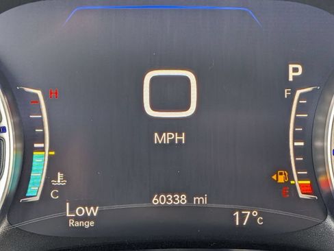 Used 2023 Chrysler Pacifica Touring-L FWD image 24