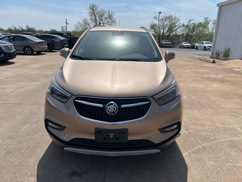 Used 2018 Buick Encore Essence image 2